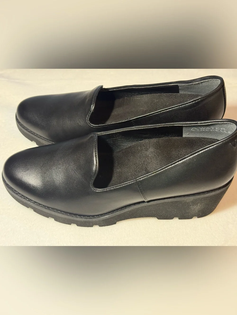 New Vionic Willa Wedge Slip On Shoes. Black. Size 8.5M